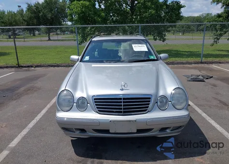 2000 Mercedes-Benz E 320 4M z USA, uszkodzony, nr VIN WDBJH82J1YX037111